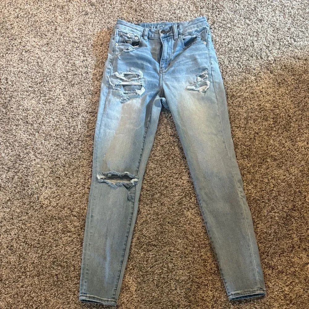 American Eagle Stylish Light Blue Distressed Women'sโJeans